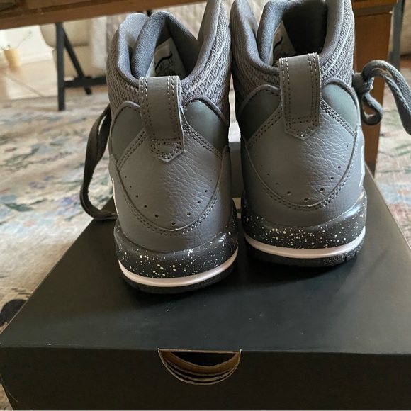 Jordan Flight 97 Grey SIZE 6 Youth (7.5 Women) NEVER USED - Picture 4 of 6